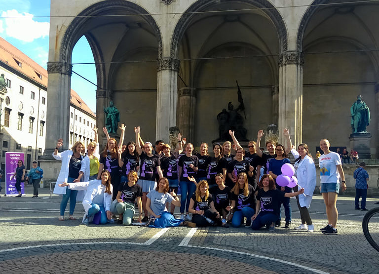 Dr. Emilia Jarochowska and Palaeobiology Master students at Soapbox Science in Munich