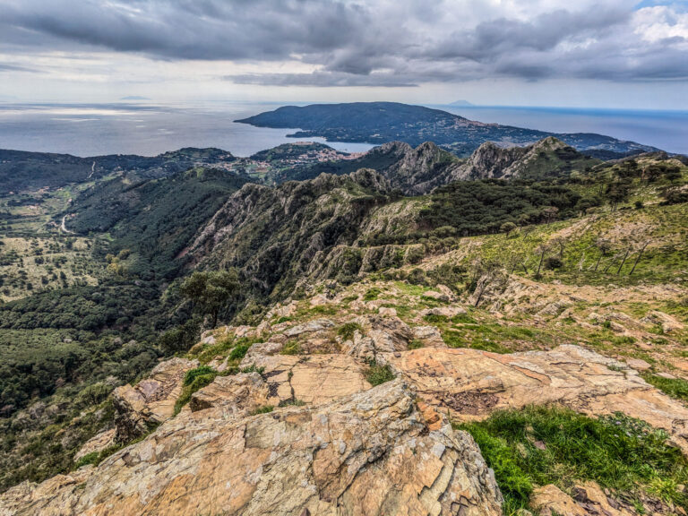 Intensive field training and mapping course on Elba