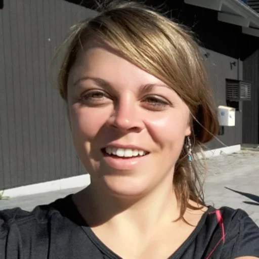 Dr Manja Hethke
