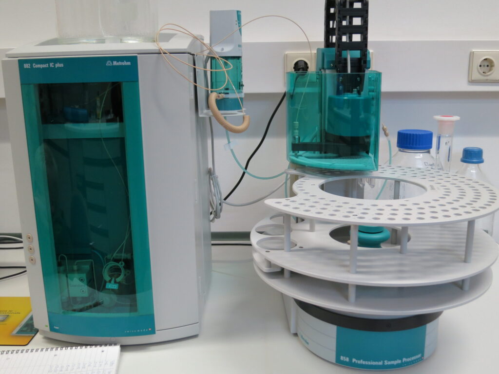 The image shows the IC Metrohm in our lab.