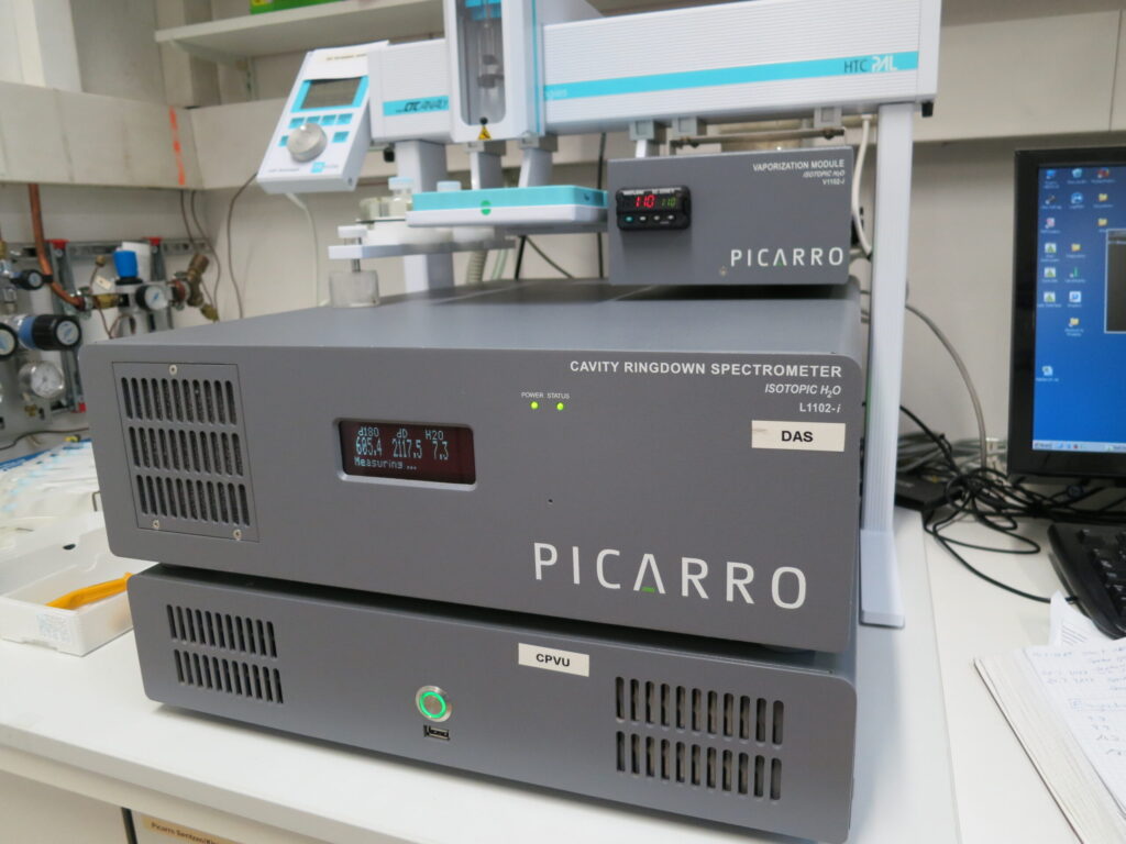The image shows the Oicarro L1102-i in our lab.