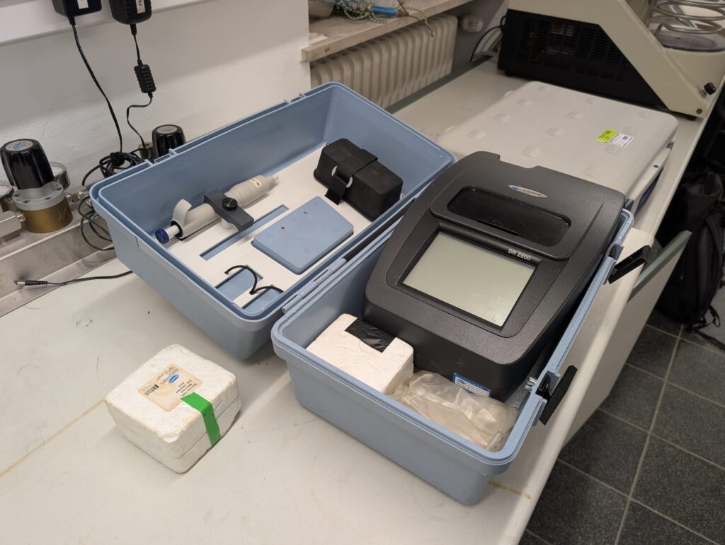 The image shows the photometer.
