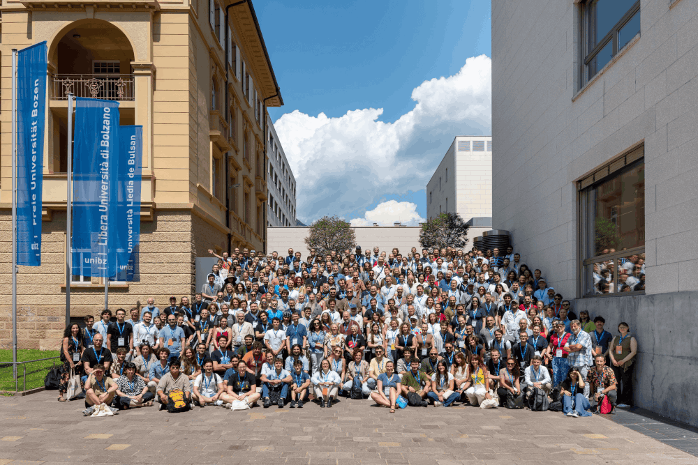 Gruppenphoto der Teilnehmer der Paleo4Alps Tagung in Bozen (Bild: Matteo Vegetti)